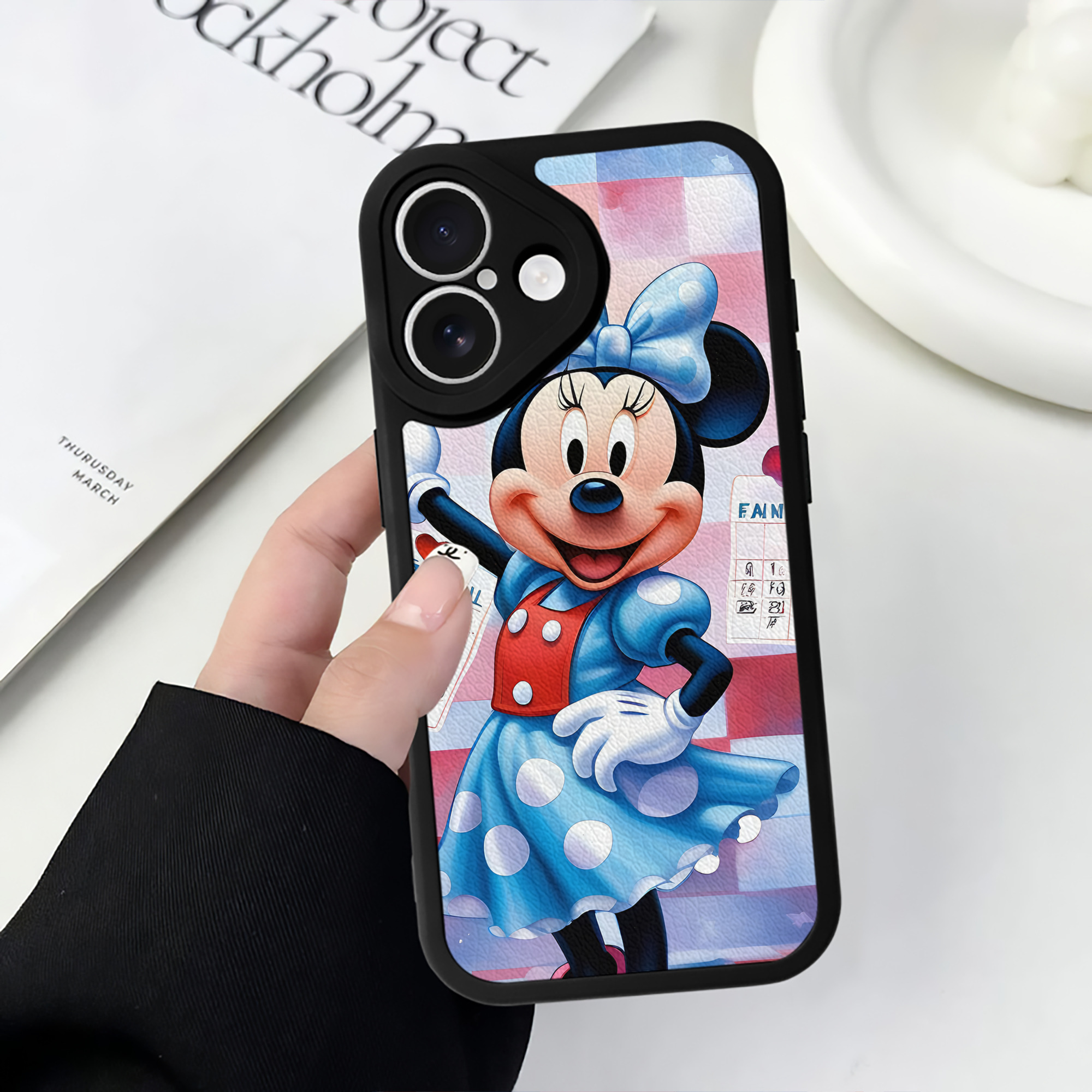 （画像用） ミッキーマウス Mickey Mouse 【iPhone 16シリーズ対応】シリコンスマホケース（レザー調） 材質：シリコン